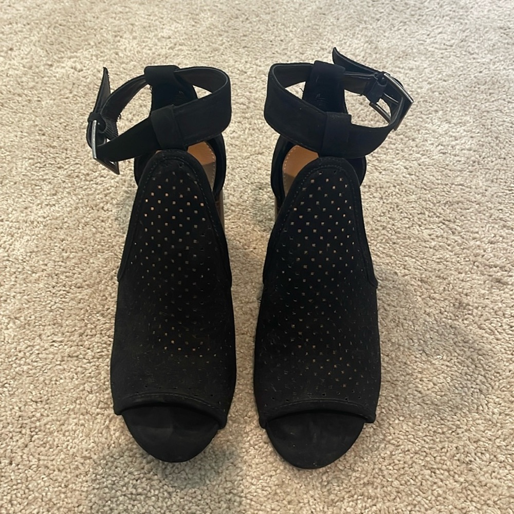 TARGET UNIVERSAL THREAD Heels